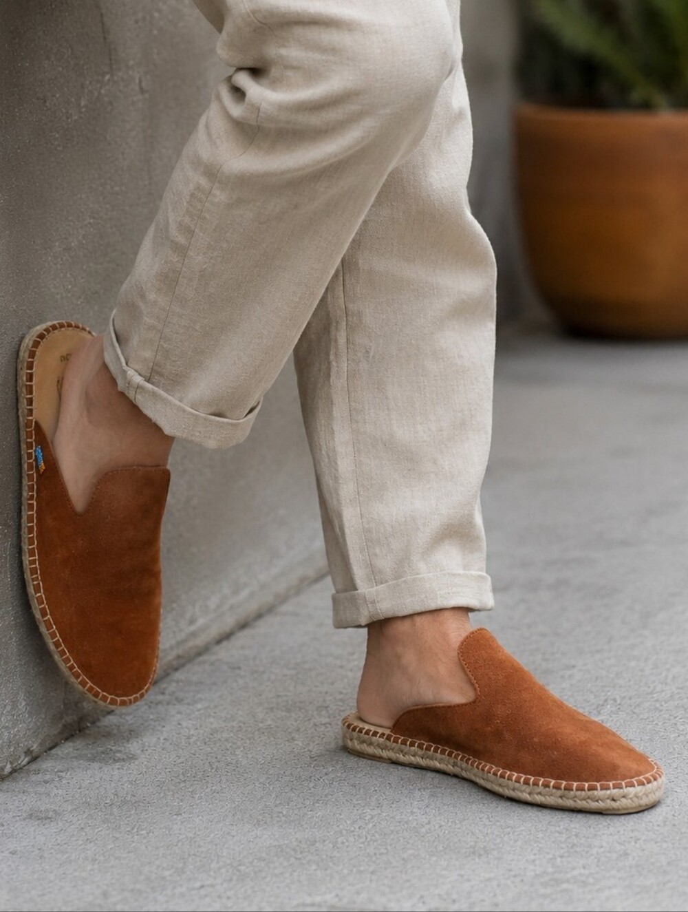 NWT.Men's Slip-On Suede Espadrille Mules - Brown
